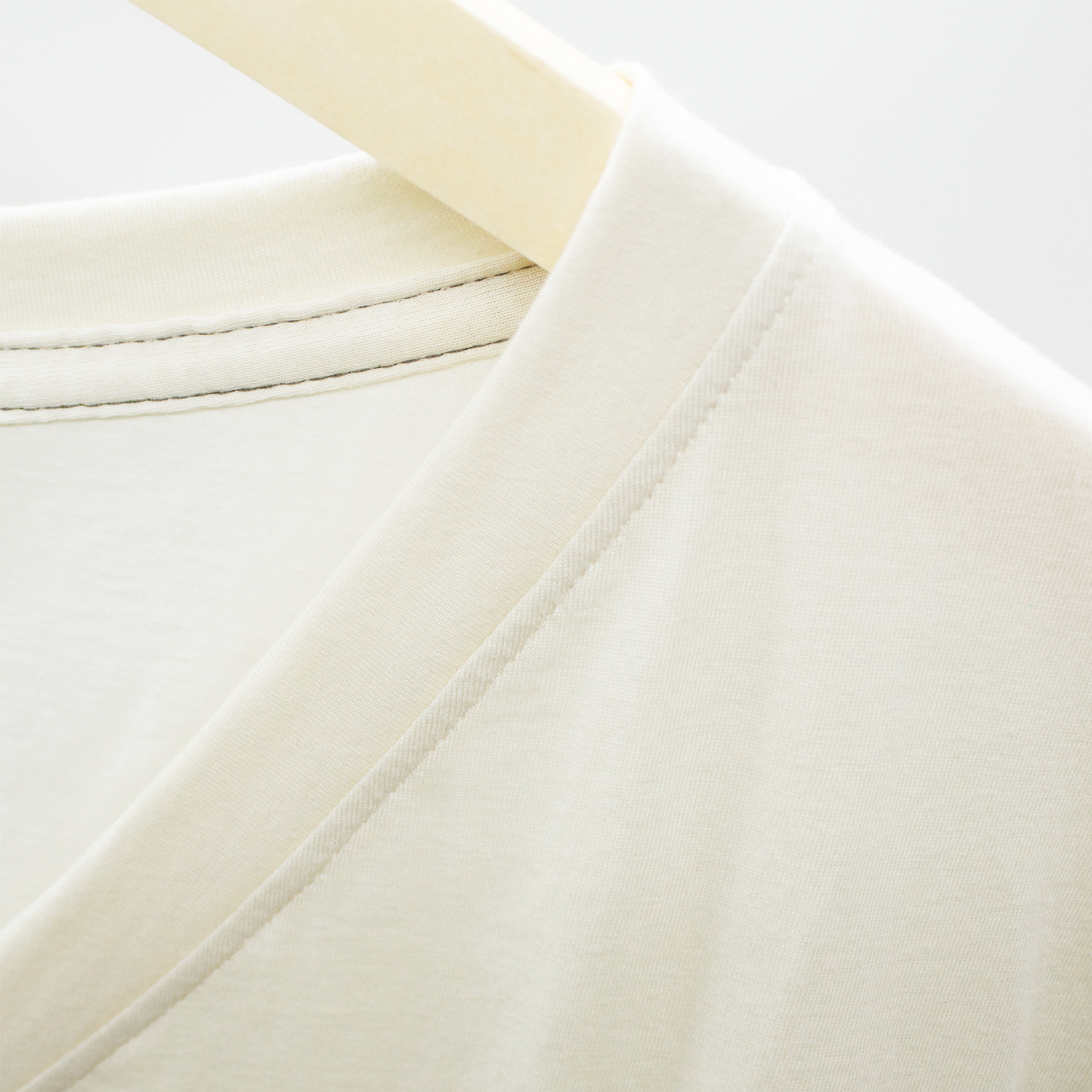 EVCLA - Women's V-Neck - Heart - Natural